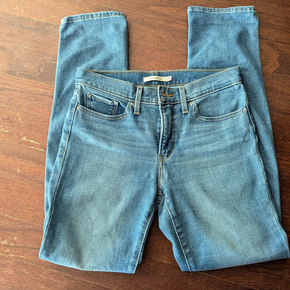 Levi Straight Leg Jeans